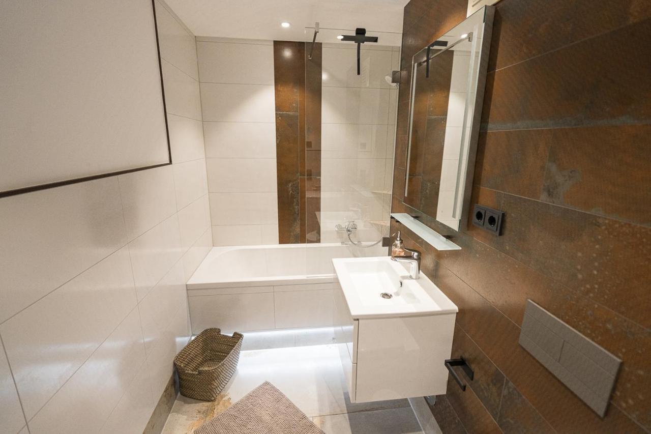Stylisches Apartment Im Herzen Von Dresden + Parkplatz + Netflix + Self Check-In Екстериор снимка